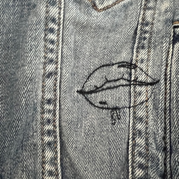 Crop jean jacket with patchwork and embroidery - Picture 5 of 8